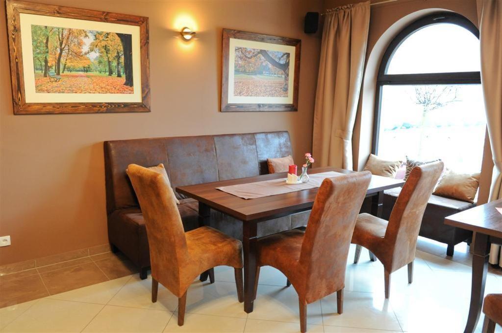 Hotel Vis A Vis Ланьцут Экстерьер фото