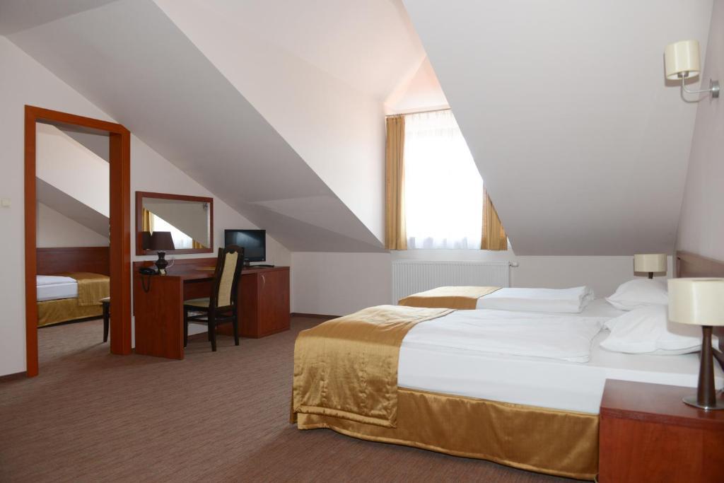 Hotel Vis A Vis Ланьцут Экстерьер фото