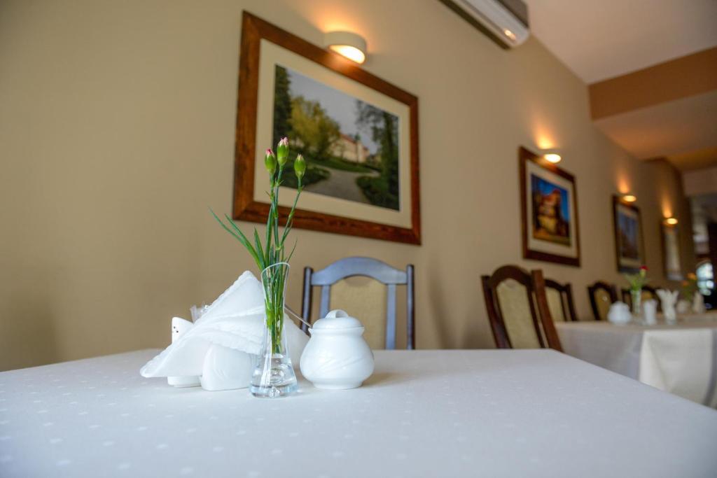 Hotel Vis A Vis Ланьцут Экстерьер фото